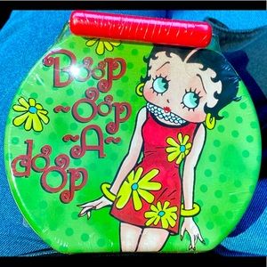 Betty Boop Daisy Round Lunchbox Collectors Tin
